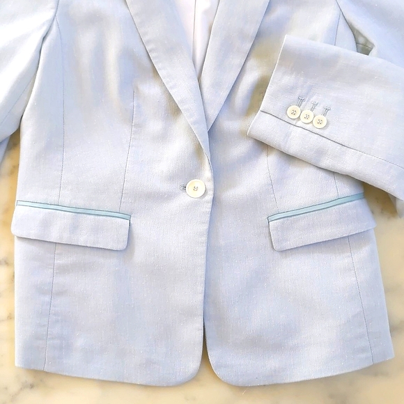 NWT. The Limited Linen/Cotton Blazer with full lining and real pockets. - Picture 4 of 5